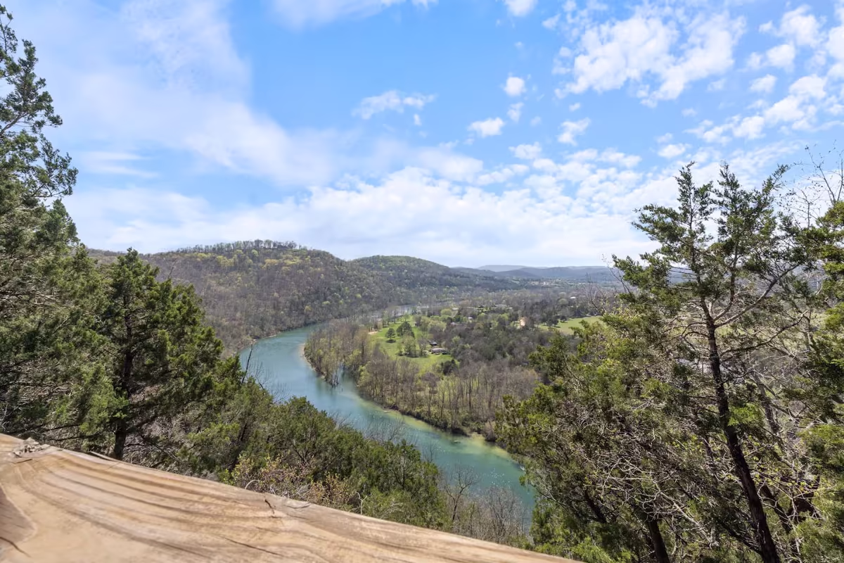 Eureka Springs Cabin Rentals Guide: Where to Stay with a View