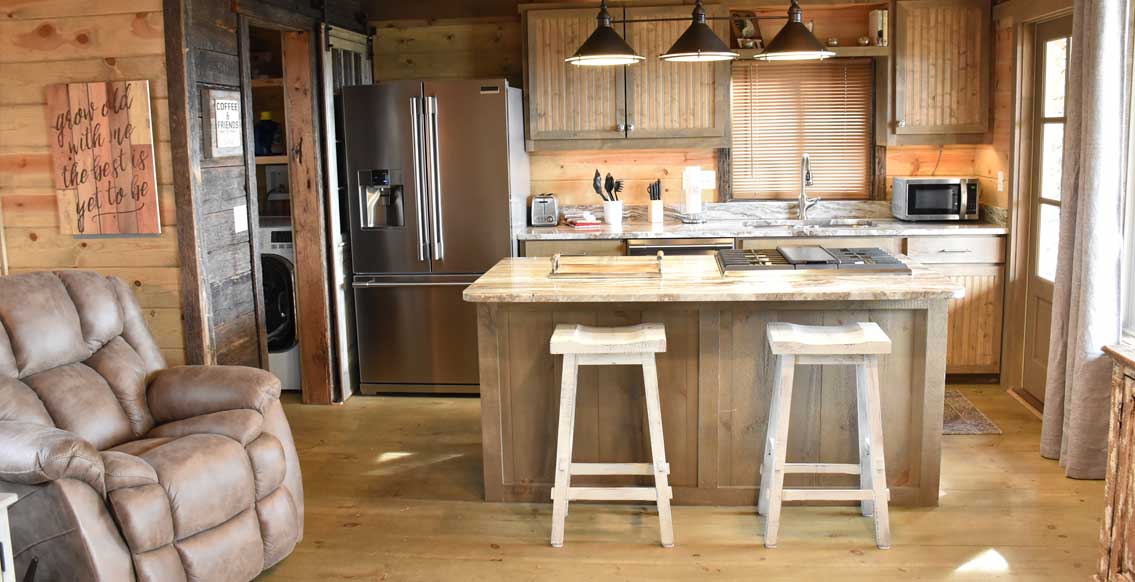 Cozy rental cabin in the Ozark Mountains, Eureka Springs, Arkansas - The Hawg Trap