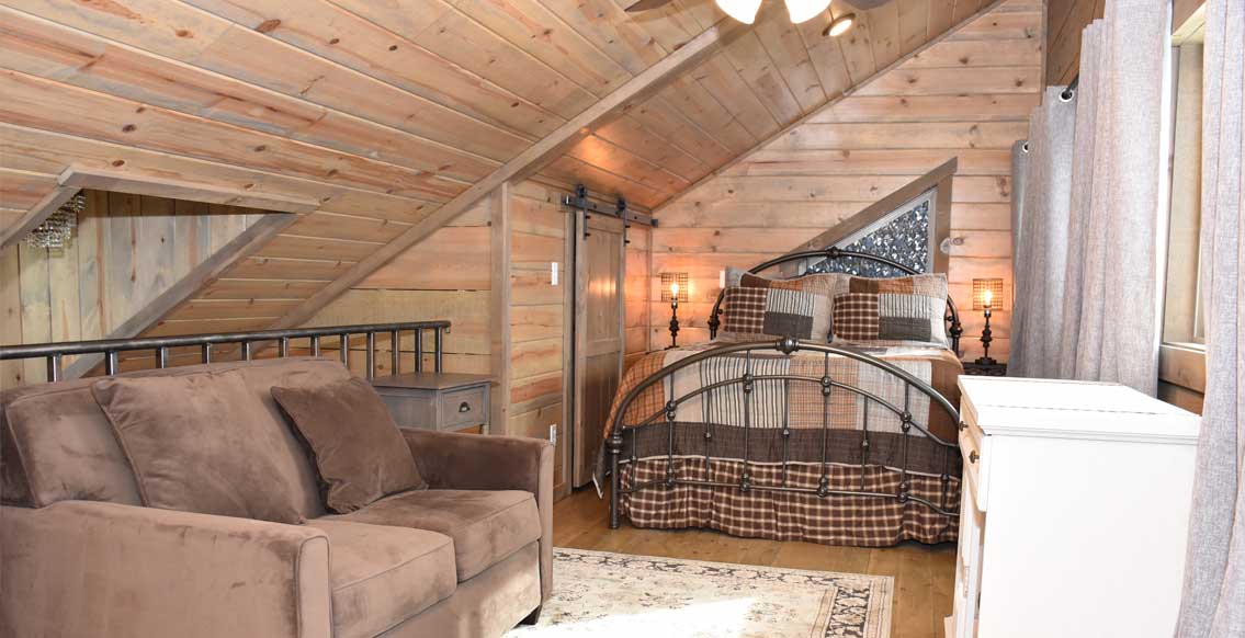 The Hawg Trap: an inviting rental cabin in the Ozark Mountains of Eureka Springs, Arkansas