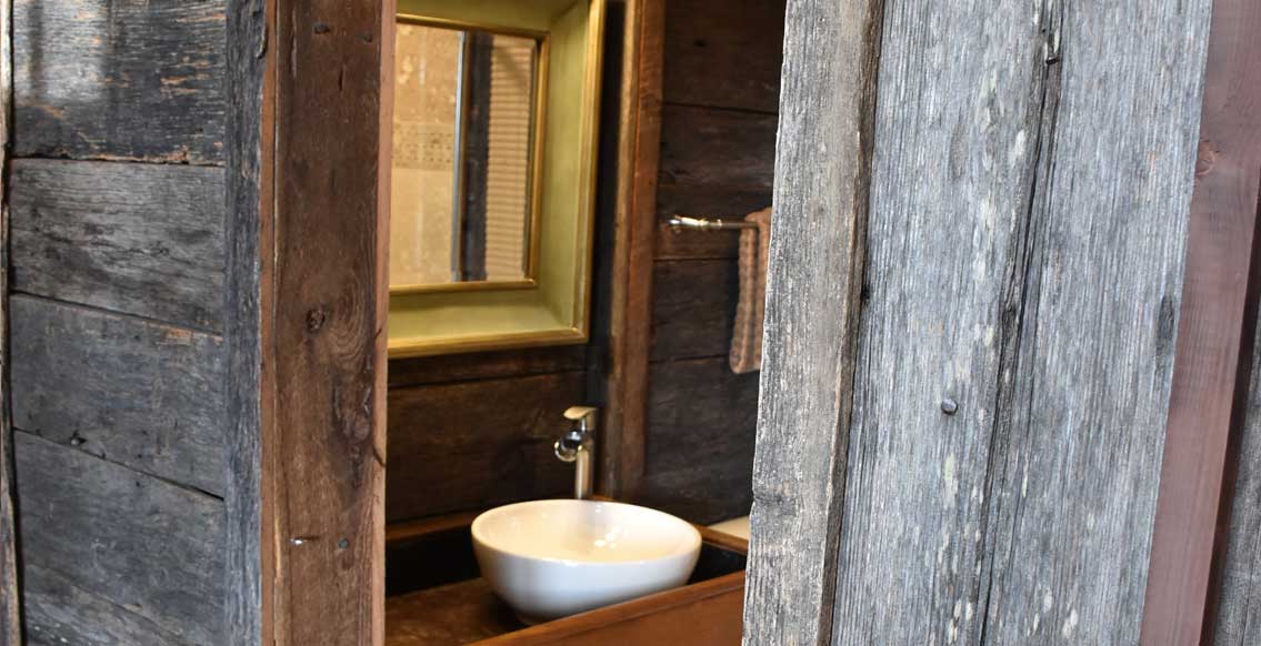 Beautiful Ozark Mountain cabin rental in Eureka Springs, Arkansas - The Hawg Trap