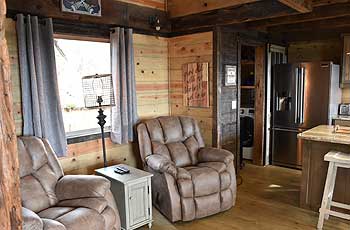 The Hawg Trap - A 1 bedroom rustic rental cabin in the Ozark Mountains close to Eureka Springs, Arkansas