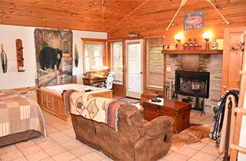 The Minnow Bucket - a 1 bedroom rental cabin, close to Eureka Springs