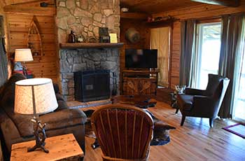 The Trapper - a well appointed 3 bedroom rental cabin, offering all you need for your Eureka Springs getaway
